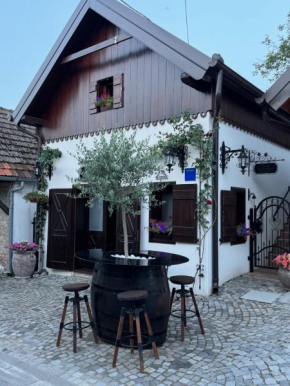 Studio apartman & Wine House ONDINE